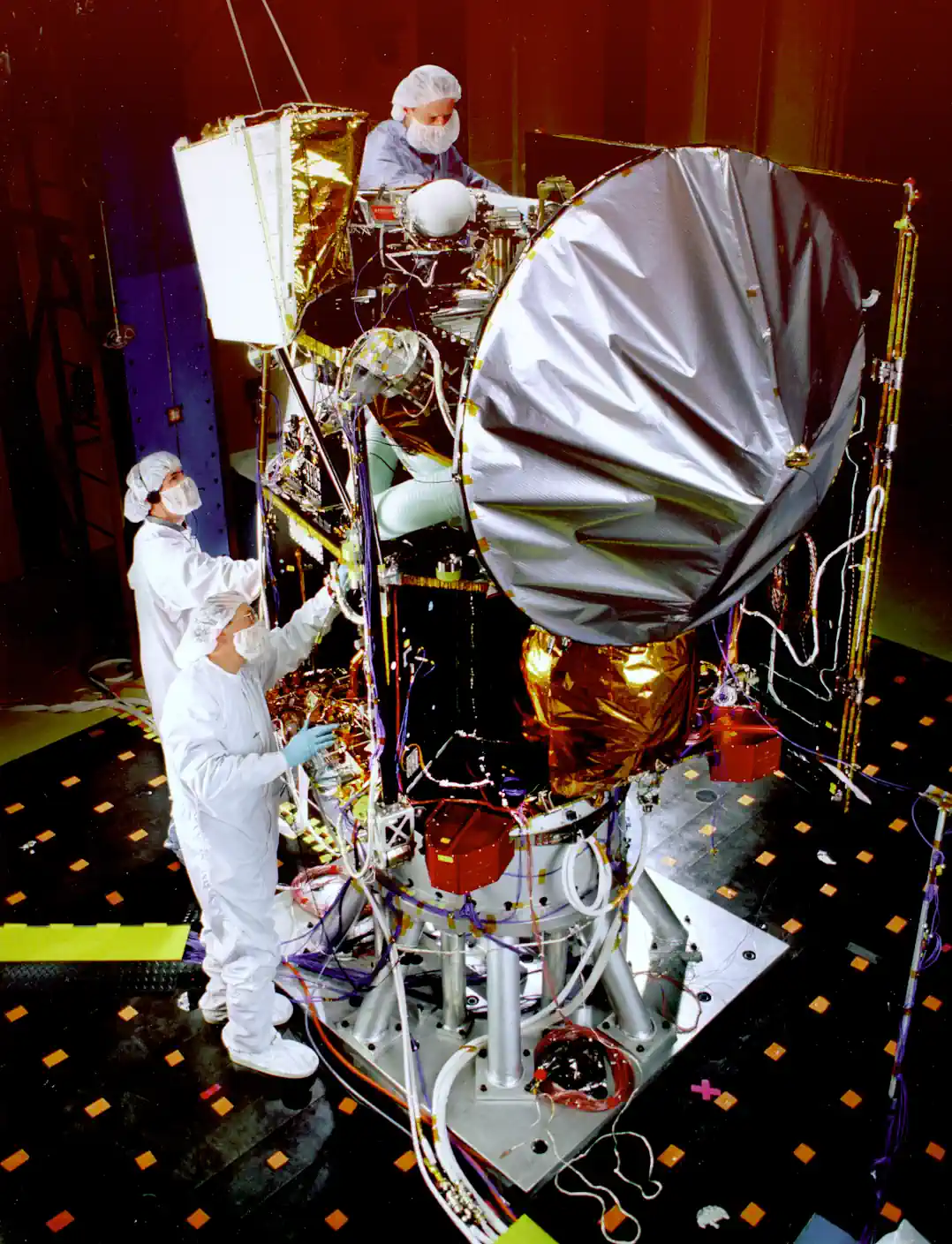 Mars Climate Orbiter akustik sinovdan o’tkazilayotganda