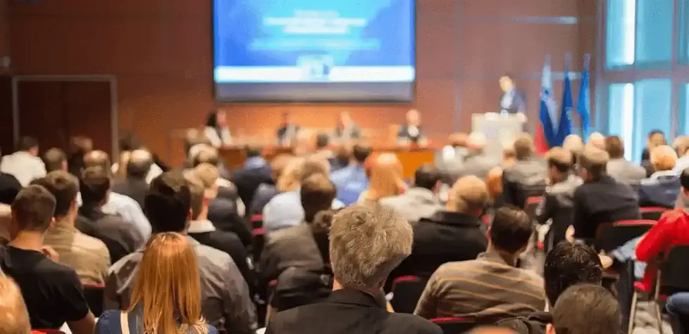 Featured image for Таъсирчан тақдимот тайёрлаш ва тақдим этиш санъати